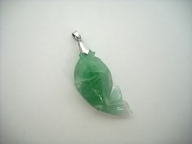 Pendentif poisson en jade